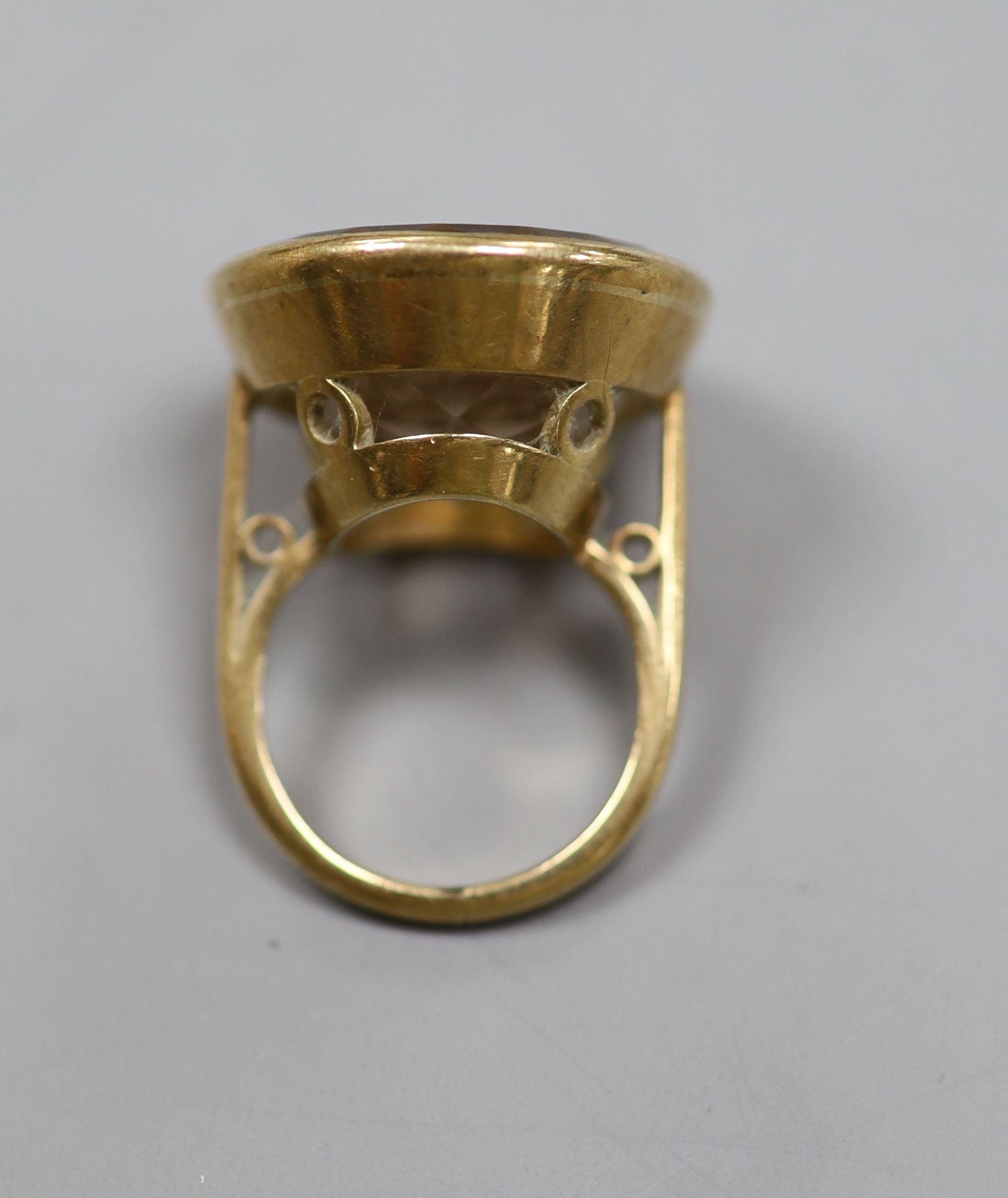 A 9ct and oval citrine set seal ring, the matrix carved with motto and crest